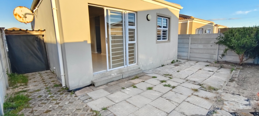 2 Bedroom Property for Sale in Strandfontein Village Western Cape